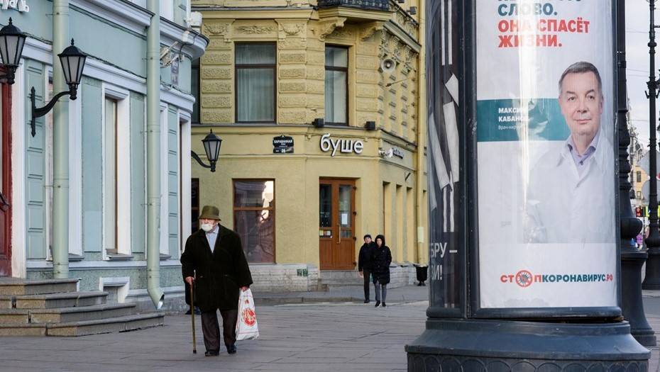 Почти 1,5 млрд рублей раздали петербуржцам на покупку масок и перчаток
