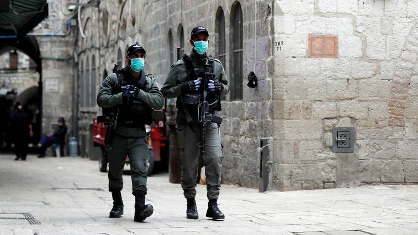 В Иерусалиме мужчина напал с ножом на полицейских