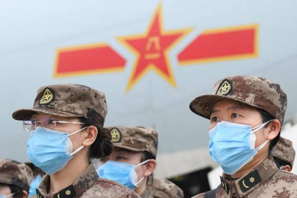 Народно-освободительная армия Китая обеспечила масками коллег из России