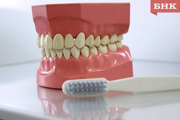 Стоматолог назвал опасные продукты для зубов