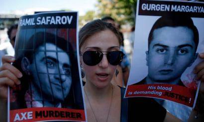The Guardian: Родные убитого азербайджанским офицером армянина требуют справедливости