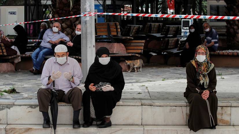 В Турции за сутки выявили 987 заболевших коронавирусом