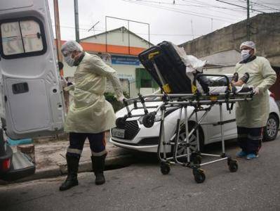 Мэр бразильского города призывает президента уйти в отставку, обвиняя его в гибели людей из-за коронавируса