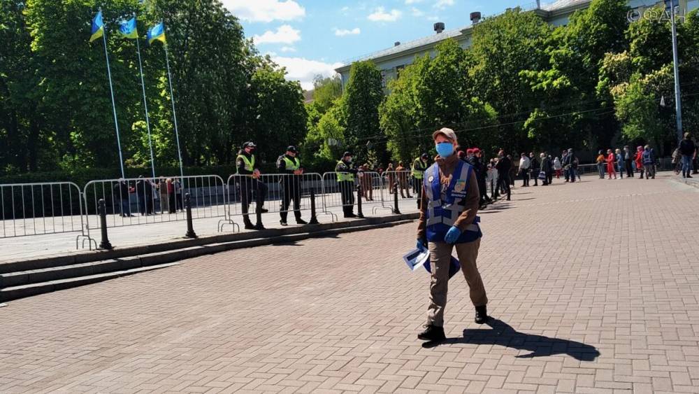 Украинка натянула трусы на голову после требования надеть маску