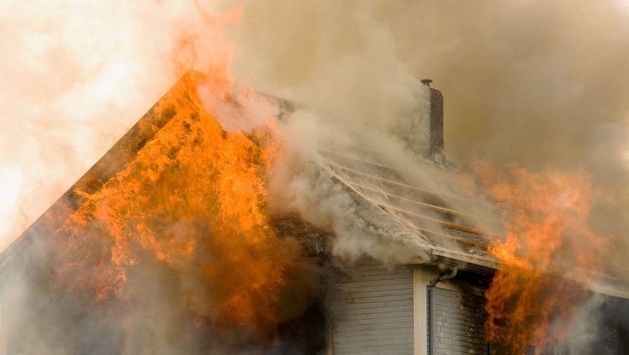 Одиннадцать частных домов загорелись в Самарской области