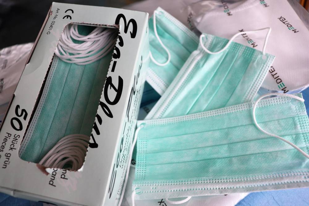 Японские педиатры призвали прекратить использование медицинских масок для малышей