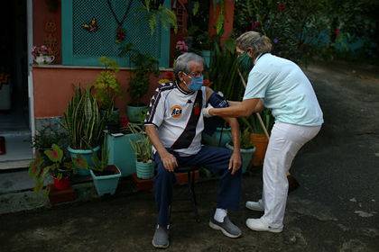 Бразилия вышла на первое место по росту смертей от коронавируса