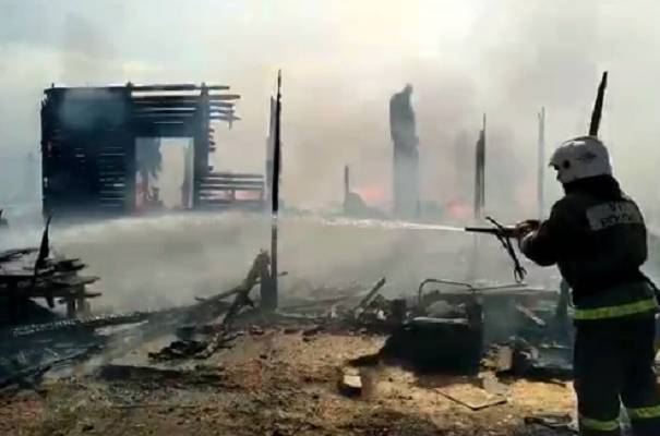 В Самарской области загорелись одиннадцать частных домов