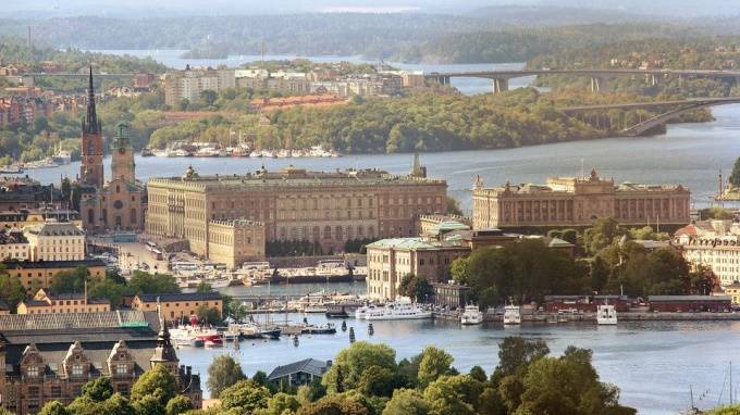 Отказ от карантина обернулся для Швеции масштабным кризисом