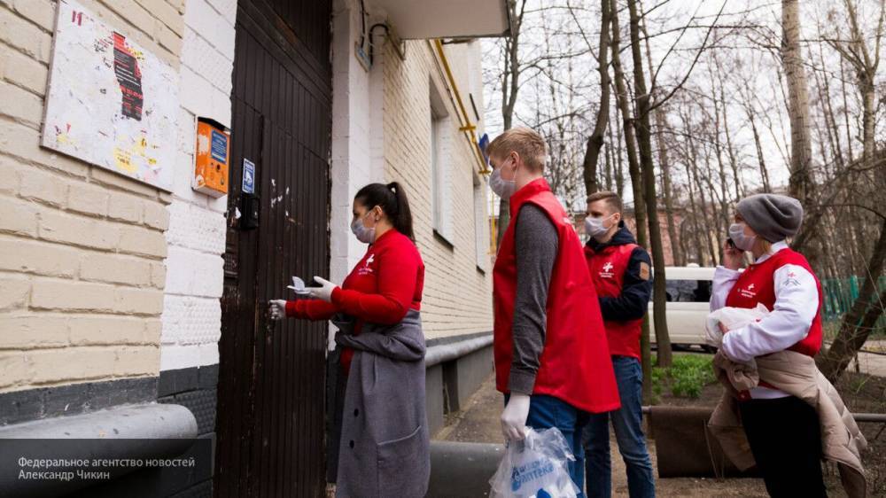Волонтеры доставили медикаменты пожилым москвичам 150 тысяч раз