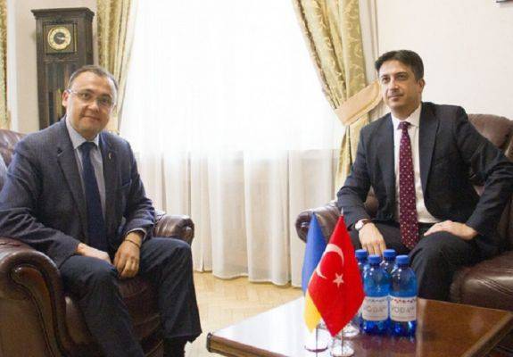 Украина и Турция начали переговоры о возобновлении турпоездок