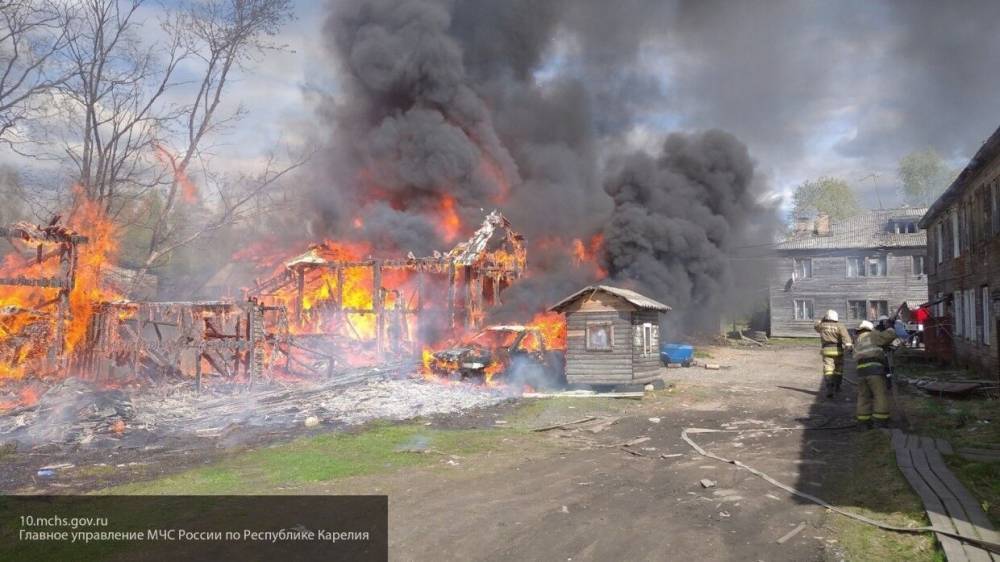 Страшный пожар охватил огнем 11 частных домов в Самарской области