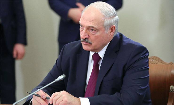 Выборы: Лукашенко бросил камень в конкурентов, что «выскочили из-под плинтуса»