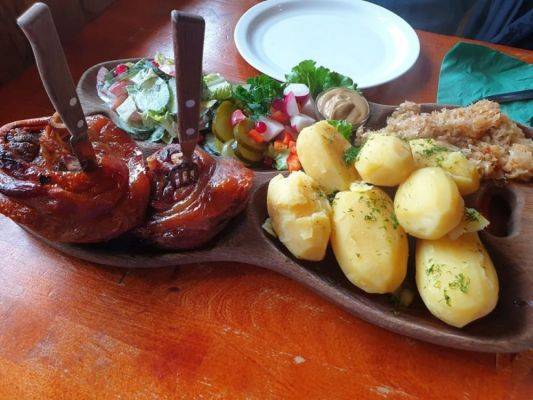 Латвийский блогер с георгиевской лентой проучил русофобский ресторан