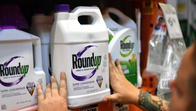Bayer согласился заплатить 10 млрд долларов потребителям, пострадавшим от его пестицида