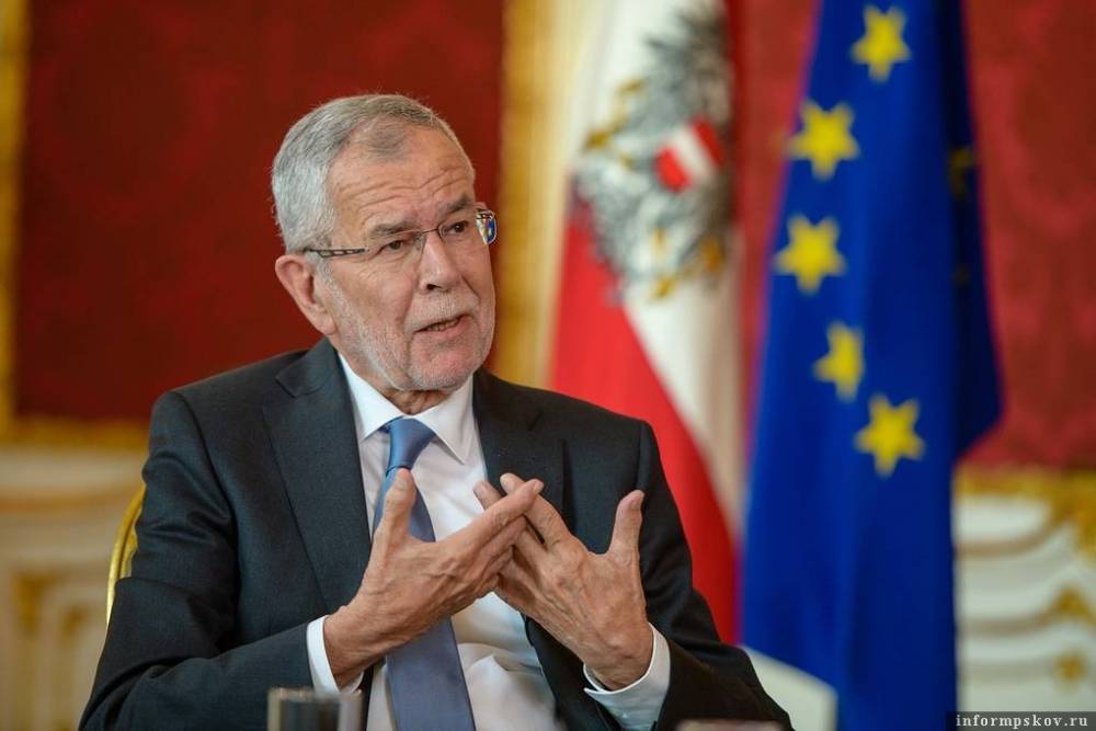 Президента Австрии поймали на нарушении карантина