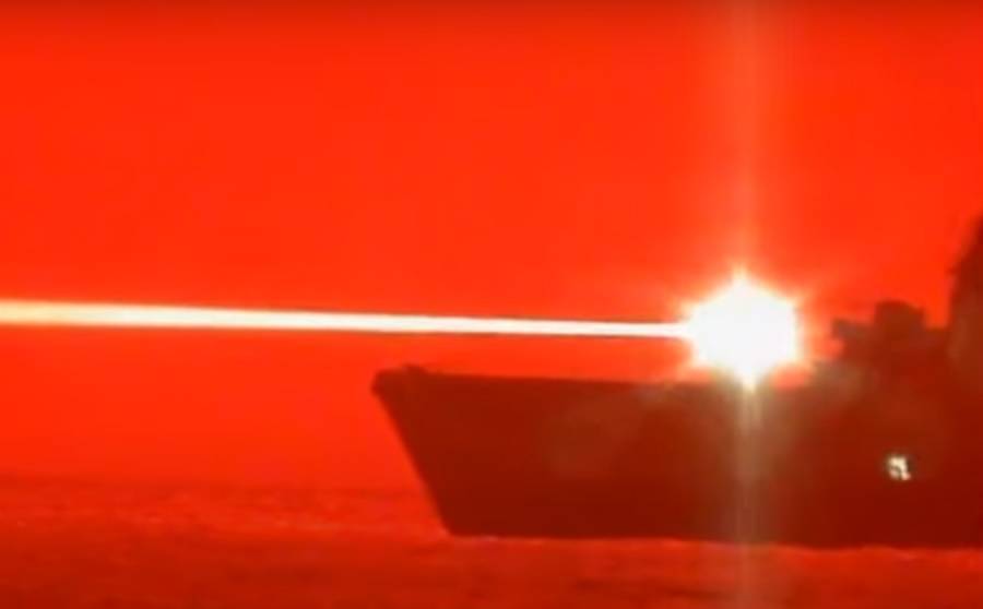 Оружие будущего. ВМС США показали, как боевой лазер уничтожает беспилотник