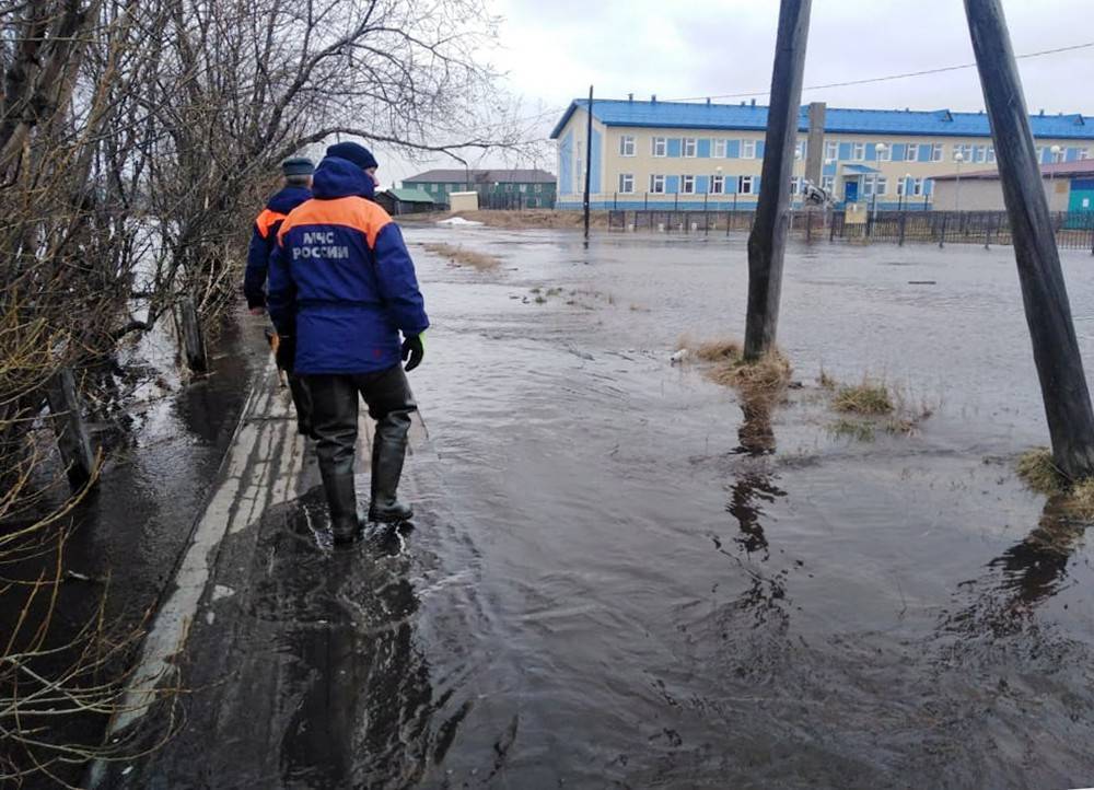 Появилось видео разрушительного урагана на Урале