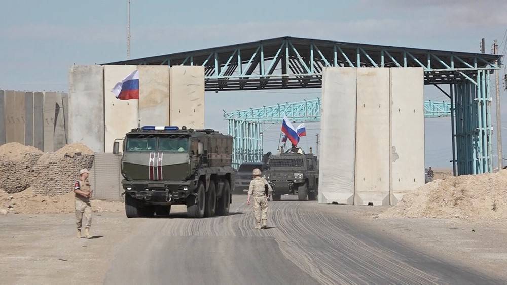 Сирийцы поблагодарили российских военных за разблокирование трассы М-4