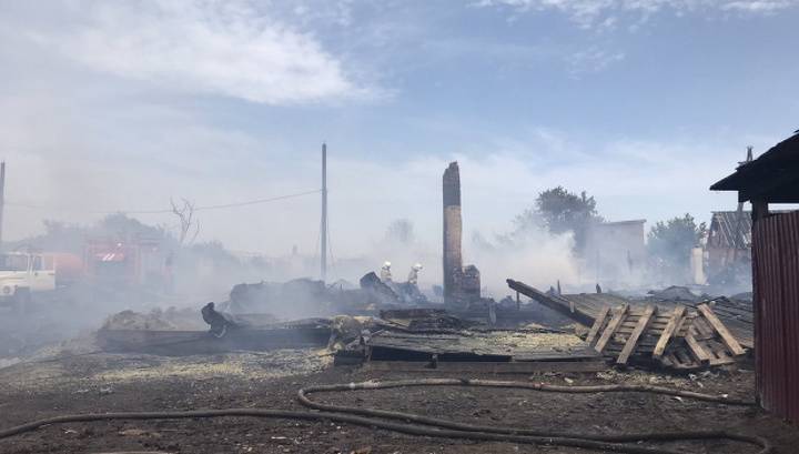 Печки вместо домов: крупный пожар в Яицком локализован