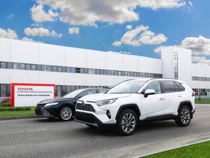 Петербургский завод Toyota начал экспорт автомобилей в Армению