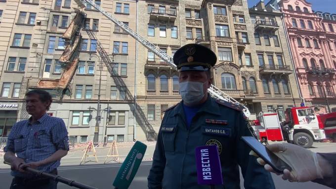 МЧС прокомментировало обрушение балконов на Кирочной