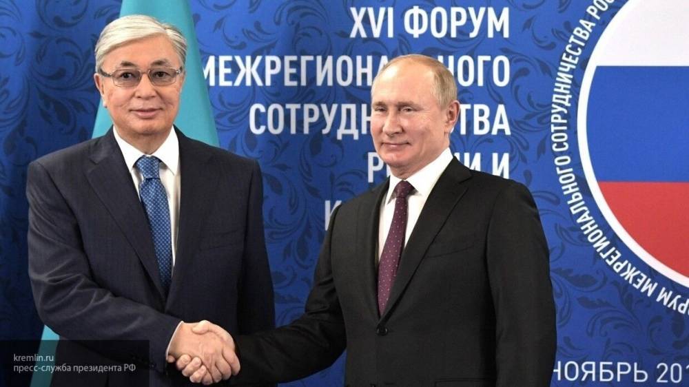 Путин обсудил с президентом Казахстана борьбу с пандемией коронавируса