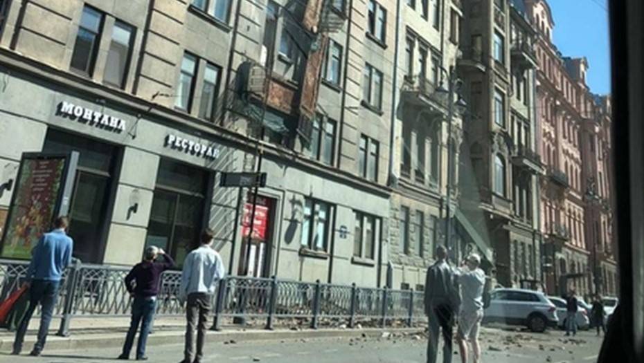 Обрушение балконов в центре Петербурге проверяет прокуратура