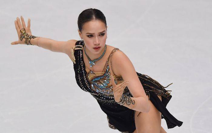 Олимпийская икона стиля: Алина Загитова на льду и в жизни