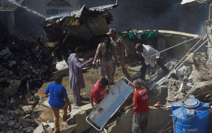 Страшная катастрофа пассажирского самолета в Пакистане: как это было