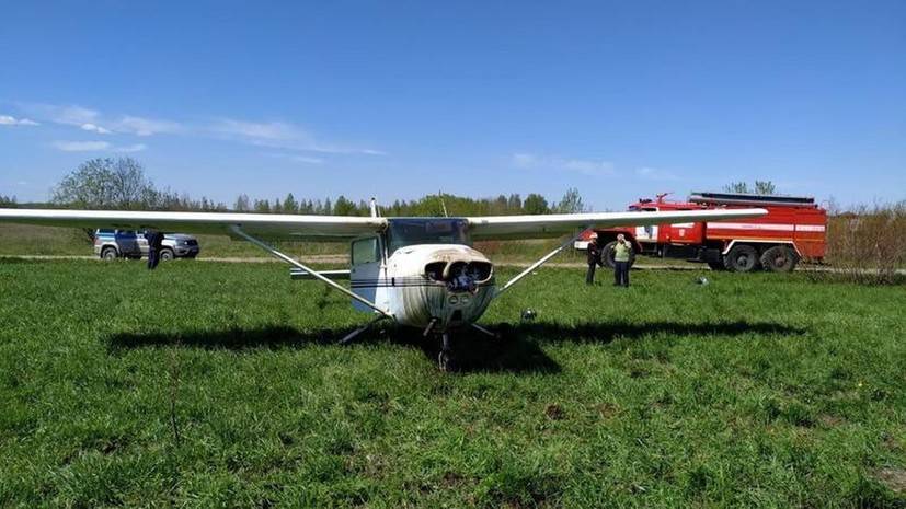 СМИ: В Ленобласти аварийно сел легкомоторный самолёт