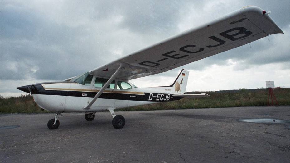 Потерявший винт самолёт совершил аварийную посадку в Ленобласти