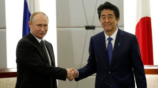Совет из США: Политика Абэ провалилась, Японии нужно быть жестче с Россией