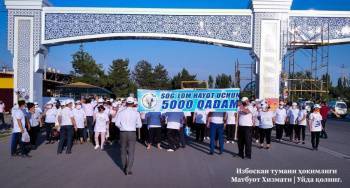 В одном из районов Андижанской области, несмотря на выявленного больного с COVID-19, организовали массовую прогулку