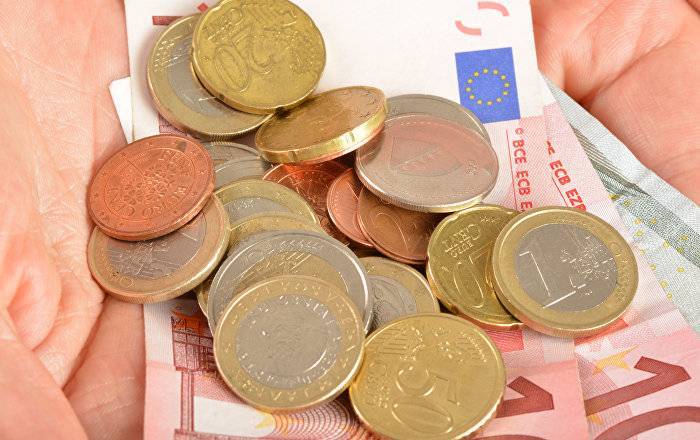 Достаточно ли 2,13 евро в день на жизнь в Латвии: суд начал разбираться