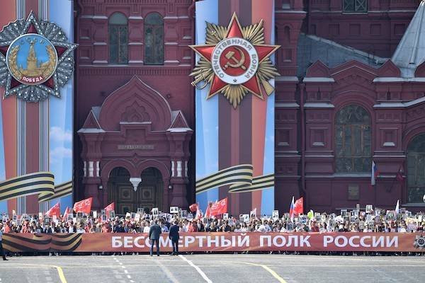 Владимир Путин назначил дату шествия «Бессмертного полка»