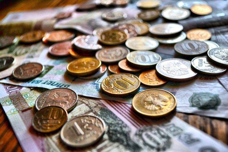 В России ввезли рекордный объём иностранной валюты – что будет с рублём?