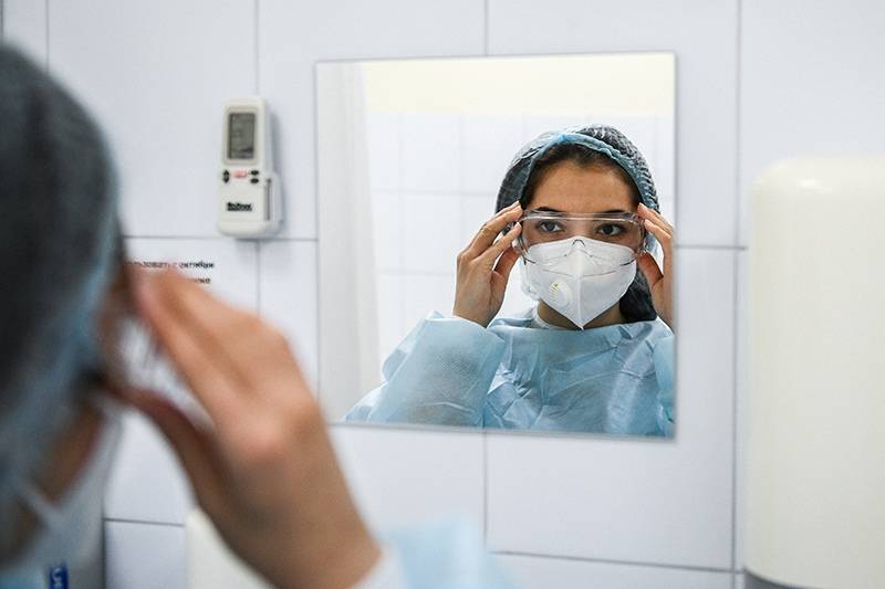 Медики предупредили о падении зрения от коронавируса