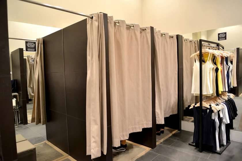 Профилактика коронавируса: в магазинах одежды закроют примерочные