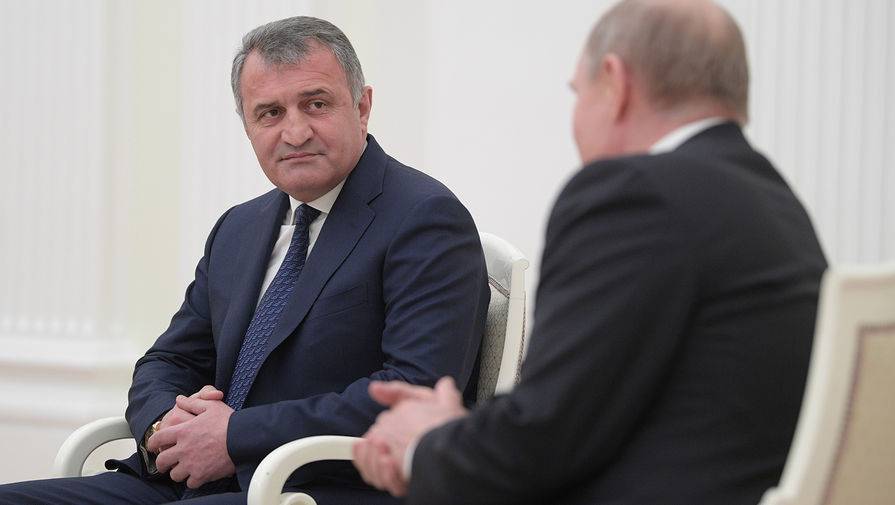 Президент Южной Осетии приедет на парад Победы в Москве