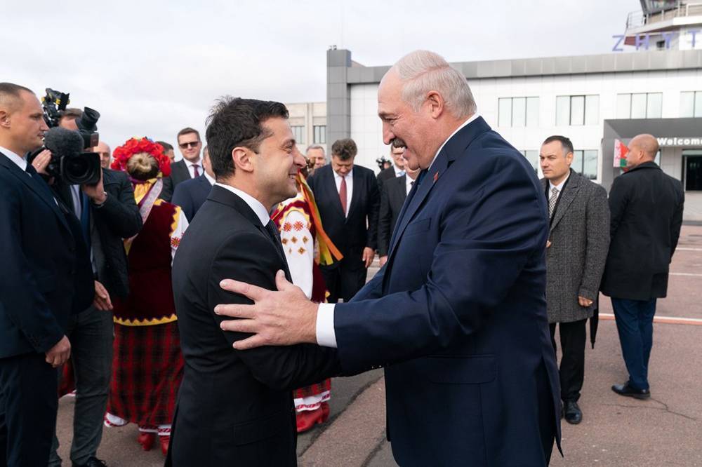 Зеленский отправил Лукашенко подарок