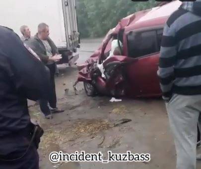 Очевидцы сообщили о смертельном ДТП в Кузбассе