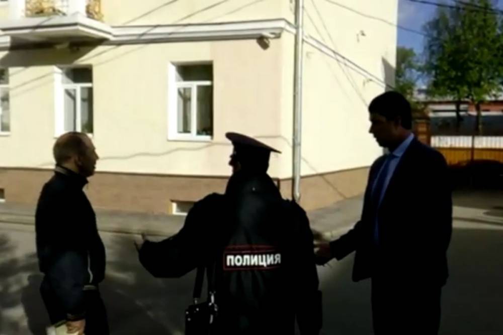 Ярославский чиновник обещал помочиться на жителя после замечания о самоизоляции