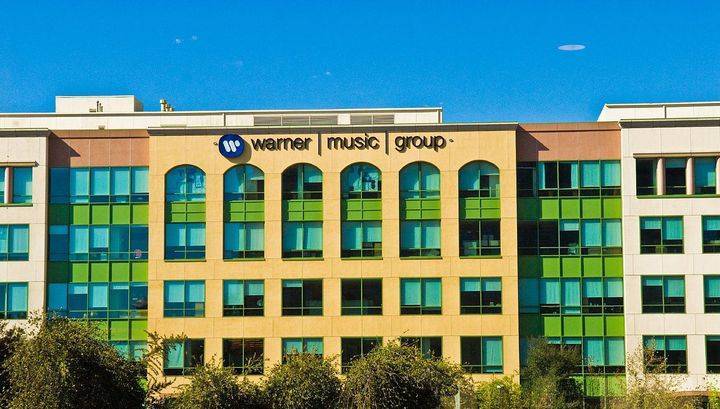 Звукозаписывающая компания Warner Music выйдет на биржу