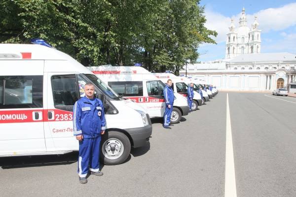 Здоровье петербуржцев оберегают 174 бригады скорой помощи