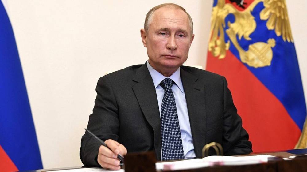 Путин бросил ручку на стол в ходе совещания по пожарам