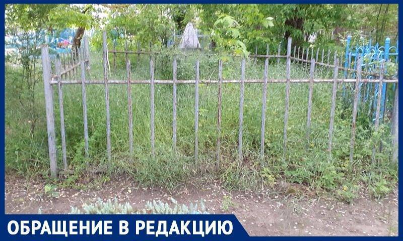 Жители Ростовской области пожаловались на ужасное состояние сельского кладбища