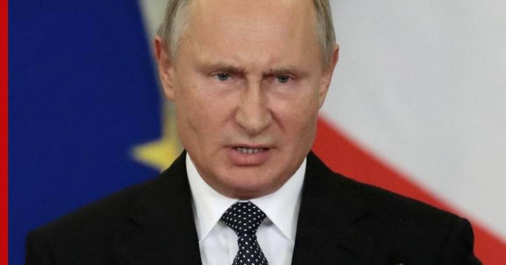Путин жестко отчитал чиновников и кинул в их сторону ручку
