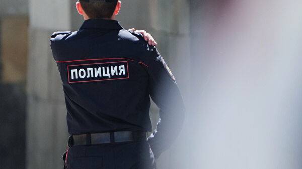 Россиянина задержали за нарушение самоизоляции и бросили на улице его детей