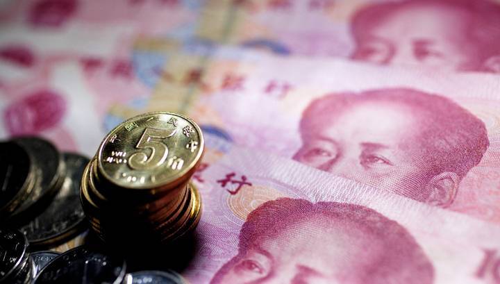 Курс офшорного юаня приблизился к рекордно низкому уровню